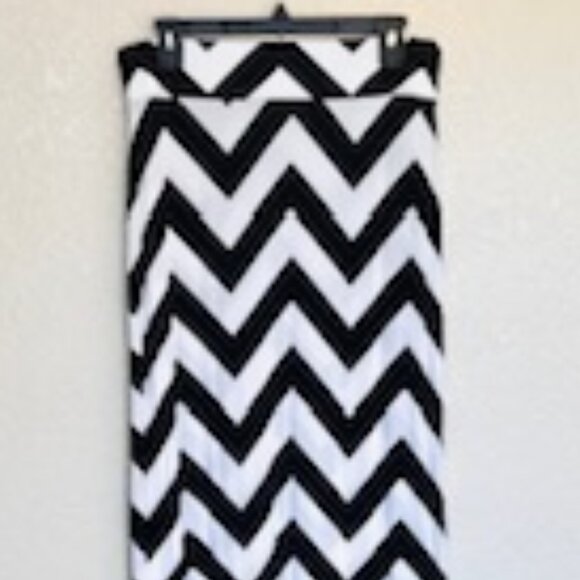 a.n.a Maxi Skirt, Black/White, Medium - Picture 2 of 3